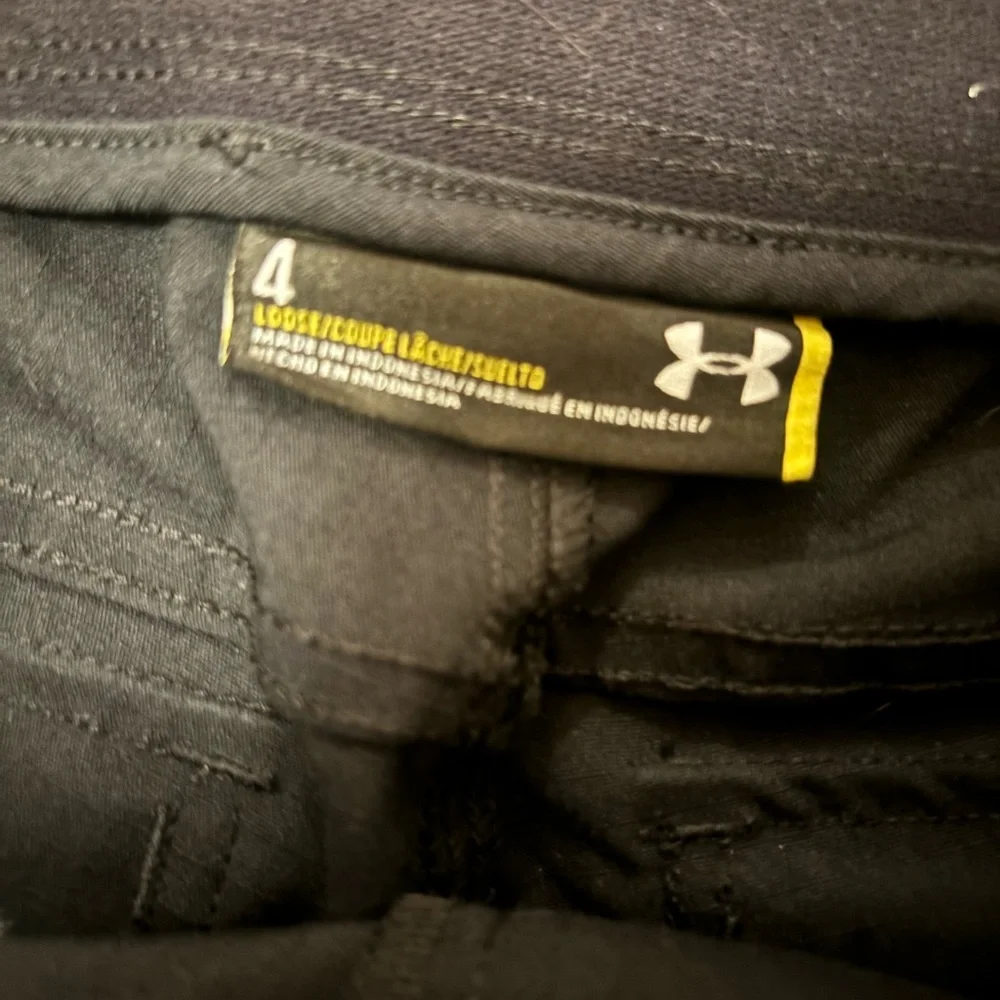 Under Armour Women’s Dark Cargo Pants - Picture 2 of 2